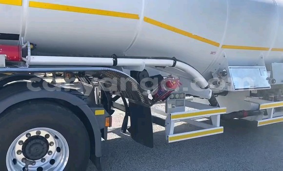 Buy Used Iveco Stralis White Truck in Lilongwe in Malawi Buy Used Iveco Stralis White Truck in Lilongwe in Malawi