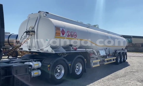 Buy Used Iveco Stralis White Truck in Lilongwe in Malawi Buy Used Iveco Stralis White Truck in Lilongwe in Malawi