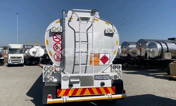 Buy Used Iveco Stralis White Truck in Lilongwe in Malawi Buy Used Iveco Stralis White Truck in Lilongwe in Malawi