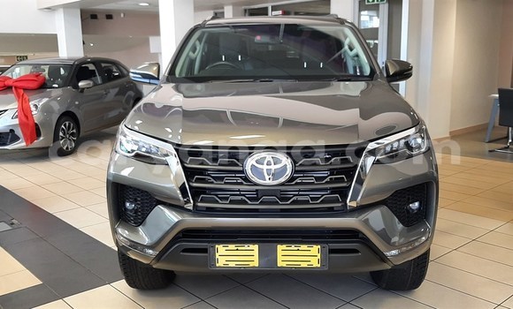Nunua Ilio tumika Toyota Fortuner Silver Gari ndani ya Blantyre nchini Malawi Nunua Ilio tumika Toyota Fortuner Silver Gari ndani ya Blantyre nchini Malawi
