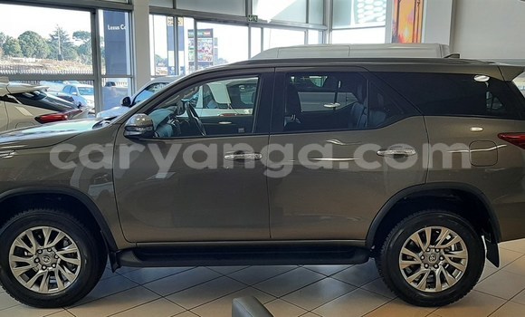 Nunua Ilio tumika Toyota Fortuner Silver Gari ndani ya Blantyre nchini Malawi Nunua Ilio tumika Toyota Fortuner Silver Gari ndani ya Blantyre nchini Malawi