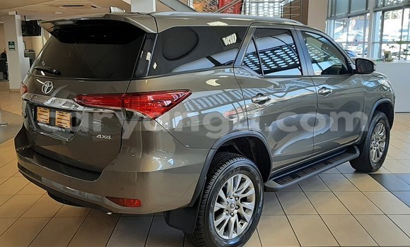 Nunua Ilio tumika Toyota Fortuner Silver Gari ndani ya Blantyre nchini Malawi Nunua Ilio tumika Toyota Fortuner Silver Gari ndani ya Blantyre nchini Malawi