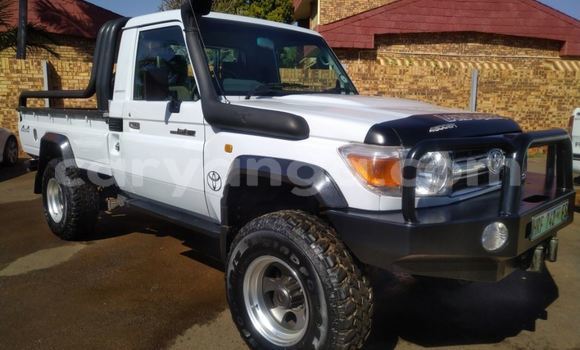 Nunua Ilio tumika Toyota Land Cruiser White Gari ndani ya Blantyre nchini Malawi Nunua Ilio tumika Toyota Land Cruiser White Gari ndani ya Blantyre nchini Malawi
