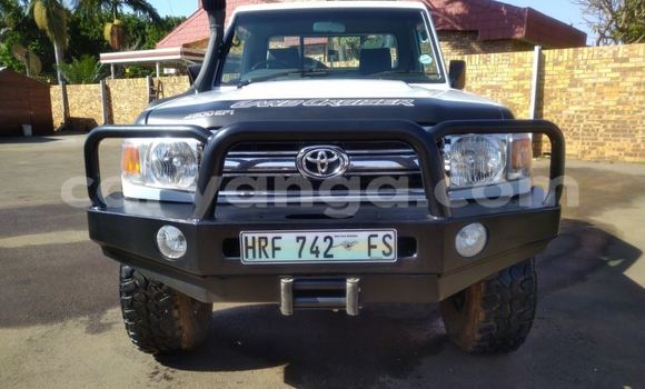 Nunua Ilio tumika Toyota Land Cruiser White Gari ndani ya Blantyre nchini Malawi Nunua Ilio tumika Toyota Land Cruiser White Gari ndani ya Blantyre nchini Malawi