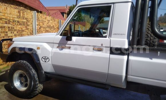 Nunua Ilio tumika Toyota Land Cruiser White Gari ndani ya Blantyre nchini Malawi Nunua Ilio tumika Toyota Land Cruiser White Gari ndani ya Blantyre nchini Malawi
