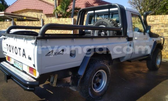 Nunua Ilio tumika Toyota Land Cruiser White Gari ndani ya Blantyre nchini Malawi Nunua Ilio tumika Toyota Land Cruiser White Gari ndani ya Blantyre nchini Malawi