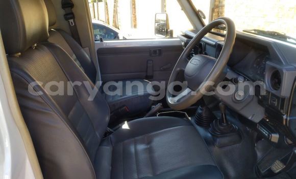 Nunua Ilio tumika Toyota Land Cruiser White Gari ndani ya Blantyre nchini Malawi Nunua Ilio tumika Toyota Land Cruiser White Gari ndani ya Blantyre nchini Malawi