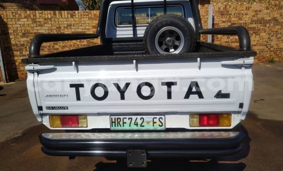 Nunua Ilio tumika Toyota Land Cruiser White Gari ndani ya Blantyre nchini Malawi Nunua Ilio tumika Toyota Land Cruiser White Gari ndani ya Blantyre nchini Malawi
