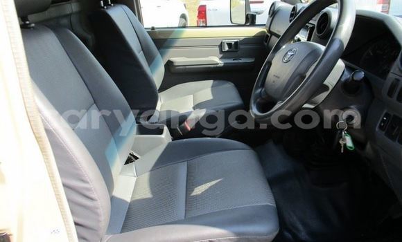 Nunua Ilio tumika Toyota Land Cruiser White Gari ndani ya Blantyre nchini Malawi Nunua Ilio tumika Toyota Land Cruiser White Gari ndani ya Blantyre nchini Malawi