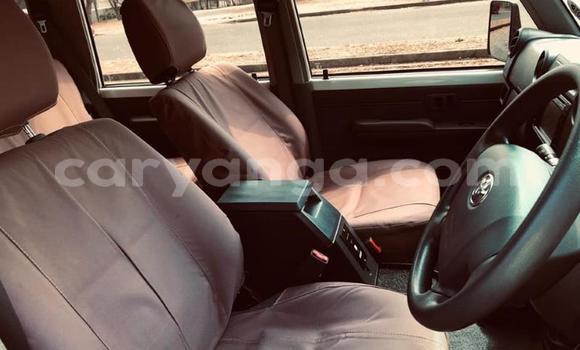 Nunua Ilio tumika Toyota Land Cruiser White Gari ndani ya Blantyre nchini Malawi Nunua Ilio tumika Toyota Land Cruiser White Gari ndani ya Blantyre nchini Malawi