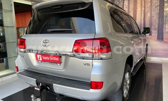 Nunua Ilio tumika Toyota Land Cruiser Silver Gari ndani ya Blantyre nchini Malawi Nunua Ilio tumika Toyota Land Cruiser Silver Gari ndani ya Blantyre nchini Malawi