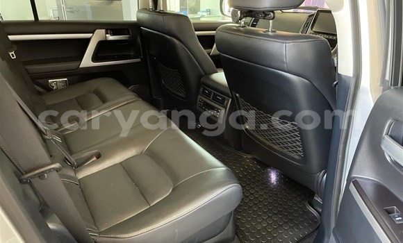 Nunua Ilio tumika Toyota Land Cruiser Silver Gari ndani ya Blantyre nchini Malawi Nunua Ilio tumika Toyota Land Cruiser Silver Gari ndani ya Blantyre nchini Malawi