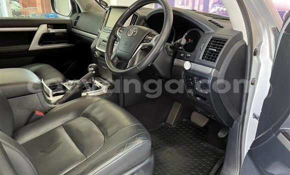 Nunua Ilio tumika Toyota Land Cruiser Silver Gari ndani ya Blantyre nchini Malawi Nunua Ilio tumika Toyota Land Cruiser Silver Gari ndani ya Blantyre nchini Malawi