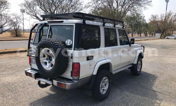 Nunua Ilio tumika Toyota Land Cruiser White Gari ndani ya Blantyre nchini Malawi Nunua Ilio tumika Toyota Land Cruiser White Gari ndani ya Blantyre nchini Malawi
