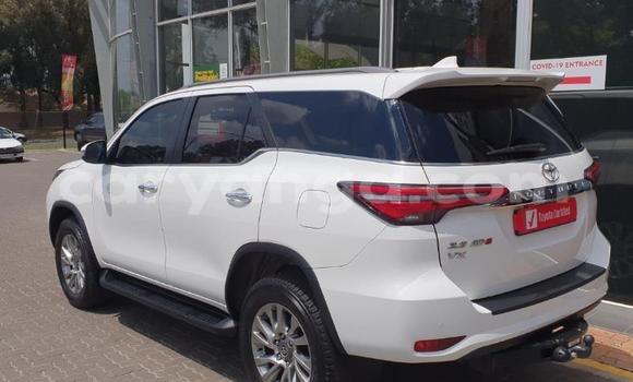 Nunua Ilio tumika Toyota Fortuner Silver Gari ndani ya Blantyre nchini Malawi Nunua Ilio tumika Toyota Fortuner Silver Gari ndani ya Blantyre nchini Malawi