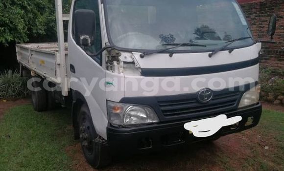 Nunua Ilio tumika Toyota Dyna White Gari ndani ya Blantyre nchini Malawi Nunua Ilio tumika Toyota Dyna White Gari ndani ya Blantyre nchini Malawi