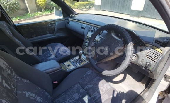 Nunua Ilio tumika Mercedes-Benz E-Classe Silver Gari ndani ya Blantyre nchini Malawi Nunua Ilio tumika Mercedes-Benz E-Classe Silver Gari ndani ya Blantyre nchini Malawi