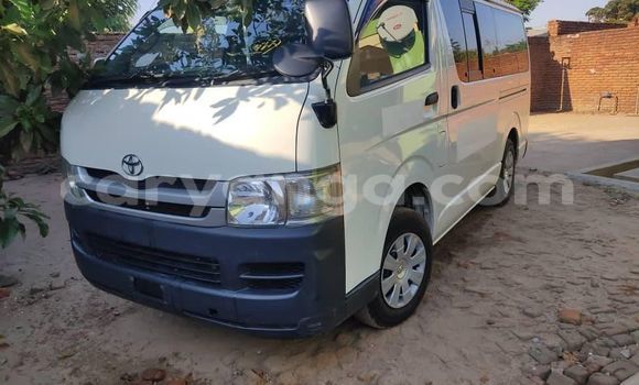 Buy Used Toyota Hiace White Car in Kasungu in Malawi Buy Used Toyota Hiace White Car in Kasungu in Malawi