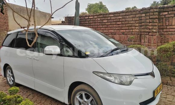 Buy Used Toyota Estima White Car in Lilongwe in Malawi