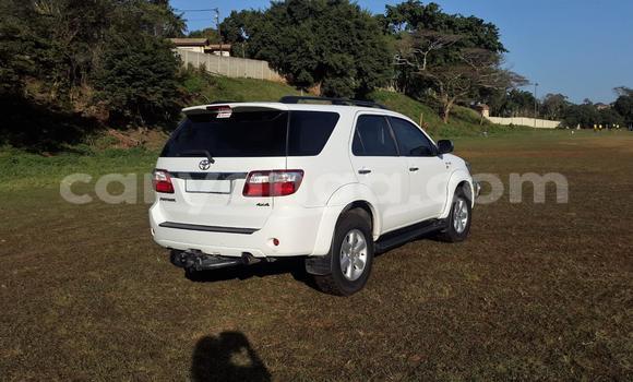 Buy Used Toyota Fortuner White Car in Chilumba in Karonga Buy Used Toyota Fortuner White Car in Chilumba in Karonga