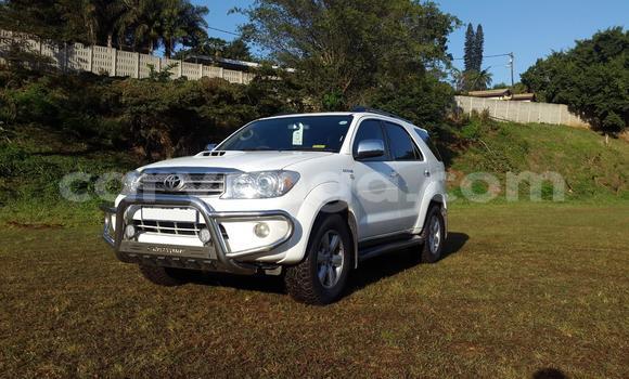 Buy Used Toyota Fortuner White Car in Chilumba in Karonga Buy Used Toyota Fortuner White Car in Chilumba in Karonga