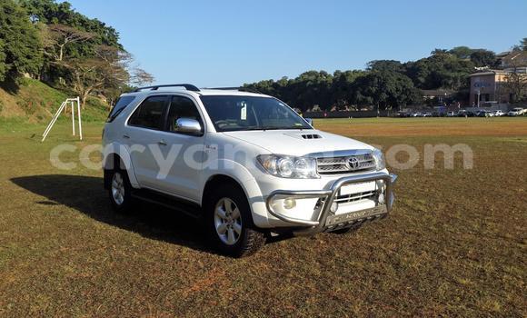 Buy Used Toyota Fortuner White Car in Chilumba in Karonga Buy Used Toyota Fortuner White Car in Chilumba in Karonga