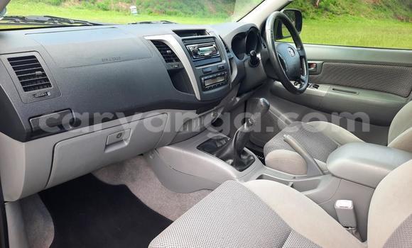 Buy Used Toyota Hilux Silver Car in Chilumba in Karonga Buy Used Toyota Hilux Silver Car in Chilumba in Karonga
