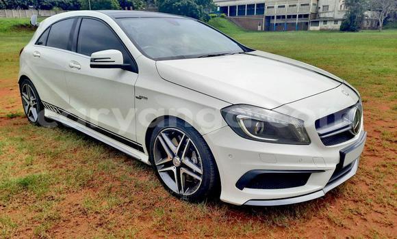 Buy Used Mercedes-Benz C180 COUPE White Car in Chilumba in Karonga Buy Used Mercedes-Benz C180 COUPE White Car in Chilumba in Karonga