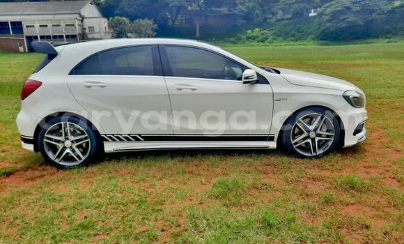 Buy Used Mercedes-Benz C180 COUPE White Car in Chilumba in Karonga Buy Used Mercedes-Benz C180 COUPE White Car in Chilumba in Karonga