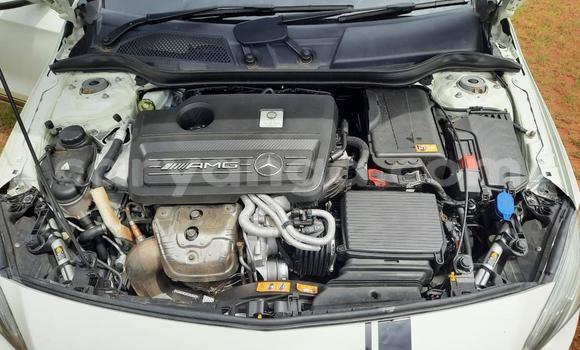 Buy Used Mercedes-Benz C180 COUPE White Car in Chilumba in Karonga Buy Used Mercedes-Benz C180 COUPE White Car in Chilumba in Karonga