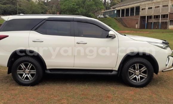 Buy Used Toyota Fortuner White Car in Balaka in Balaka Buy Used Toyota Fortuner White Car in Balaka in Balaka