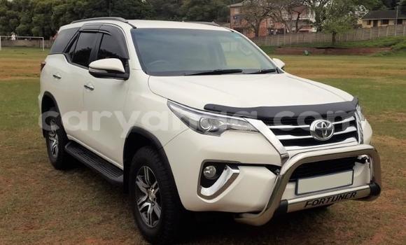 Buy Used Toyota Fortuner White Car in Balaka in Balaka Buy Used Toyota Fortuner White Car in Balaka in Balaka