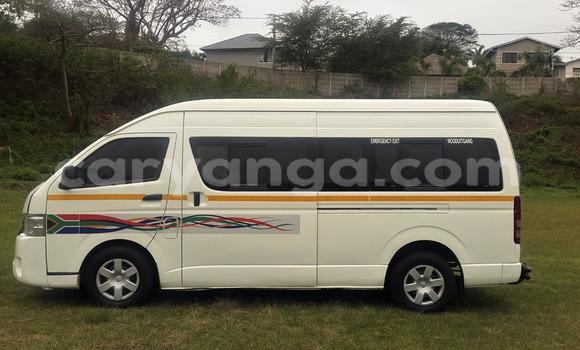 Buy Used Toyota Granvia White Car in Balaka in Balaka Buy Used Toyota Granvia White Car in Balaka in Balaka