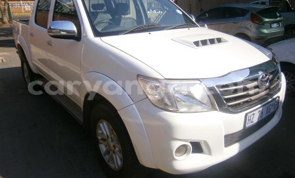 Buy Used Toyota Hilux White Car in Chilumba in Karonga Buy Used Toyota Hilux White Car in Chilumba in Karonga