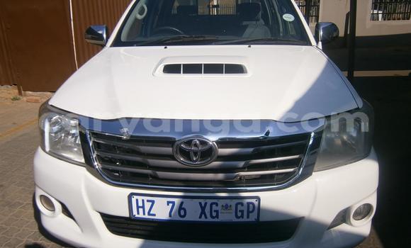 Buy Used Toyota Hilux White Car in Chilumba in Karonga Buy Used Toyota Hilux White Car in Chilumba in Karonga