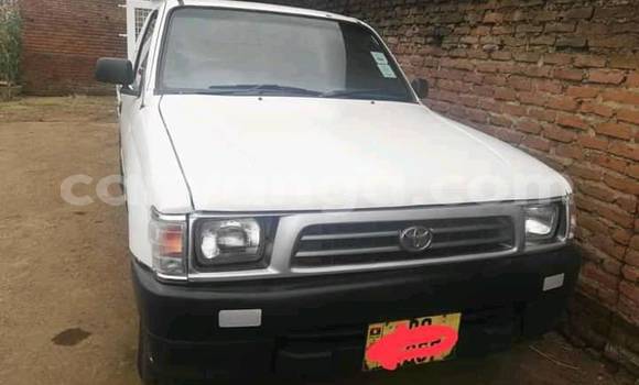 Nunua Ilio tumika Toyota Hilux White Gari ndani ya Blantyre nchini Malawi Nunua Ilio tumika Toyota Hilux White Gari ndani ya Blantyre nchini Malawi