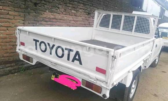 Nunua Ilio tumika Toyota Hilux White Gari ndani ya Blantyre nchini Malawi Nunua Ilio tumika Toyota Hilux White Gari ndani ya Blantyre nchini Malawi