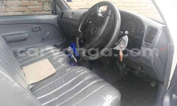 Nunua Ilio tumika Toyota Hilux White Gari ndani ya Blantyre nchini Malawi Nunua Ilio tumika Toyota Hilux White Gari ndani ya Blantyre nchini Malawi