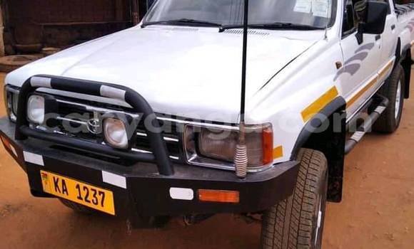 Nunua Ilio tumika Toyota Hilux White Gari ndani ya Blantyre nchini Malawi Nunua Ilio tumika Toyota Hilux White Gari ndani ya Blantyre nchini Malawi