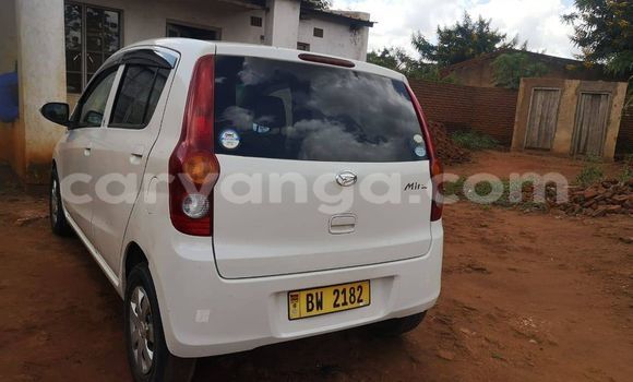 Nunua Ilio tumika Daihatsu Mira White Gari ndani ya Blantyre nchini Malawi Nunua Ilio tumika Daihatsu Mira White Gari ndani ya Blantyre nchini Malawi