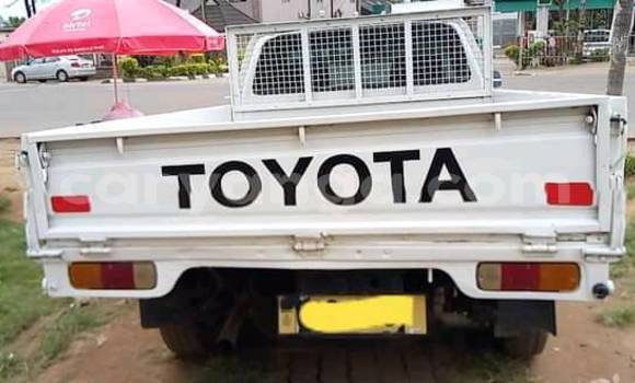 Nunua Ilio tumika Toyota Hilux White Gari ndani ya Blantyre nchini Malawi Nunua Ilio tumika Toyota Hilux White Gari ndani ya Blantyre nchini Malawi