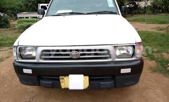 Nunua Ilio tumika Toyota Hilux White Gari ndani ya Blantyre nchini Malawi Nunua Ilio tumika Toyota Hilux White Gari ndani ya Blantyre nchini Malawi