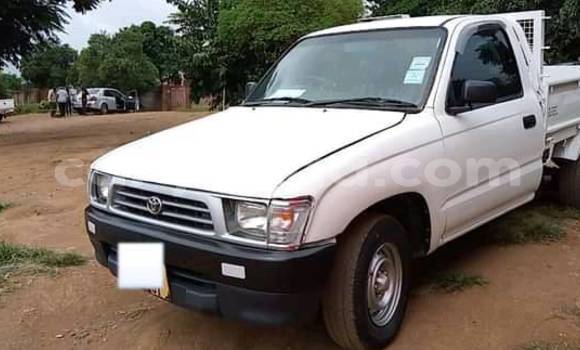 Nunua Ilio tumika Toyota Hilux White Gari ndani ya Blantyre nchini Malawi Nunua Ilio tumika Toyota Hilux White Gari ndani ya Blantyre nchini Malawi