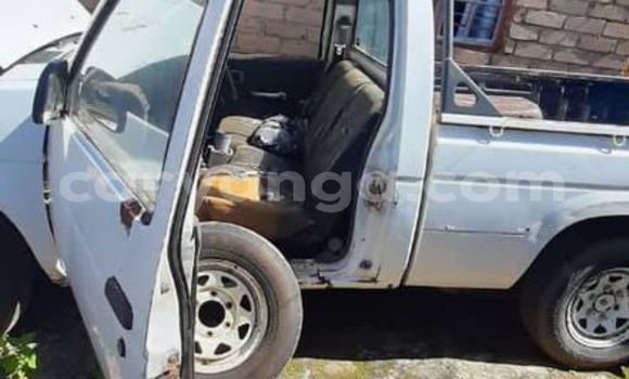 Nunua Ilio tumika Nissan Hardbody White Gari ndani ya Kasungu nchini Malawi Nunua Ilio tumika Nissan Hardbody White Gari ndani ya Kasungu nchini Malawi