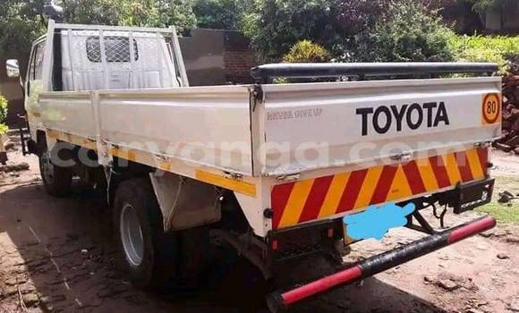 Nunua Ilio tumika Toyota Dyna White Gari ndani ya Blantyre nchini Malawi Nunua Ilio tumika Toyota Dyna White Gari ndani ya Blantyre nchini Malawi