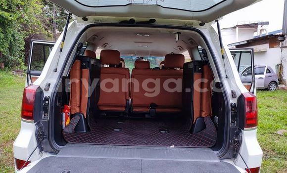 Nunua Ilio tumika Toyota Land Cruiser White Gari ndani ya Blantyre nchini Malawi Nunua Ilio tumika Toyota Land Cruiser White Gari ndani ya Blantyre nchini Malawi