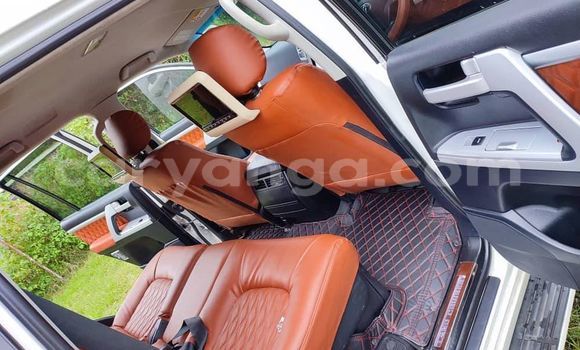 Nunua Ilio tumika Toyota Land Cruiser White Gari ndani ya Blantyre nchini Malawi Nunua Ilio tumika Toyota Land Cruiser White Gari ndani ya Blantyre nchini Malawi