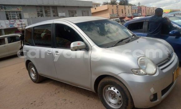 Acheter Occasion Voiture Toyota Sienta Gris à Lilongwe, Malawi Acheter Occasion Voiture Toyota Sienta Gris à Lilongwe, Malawi