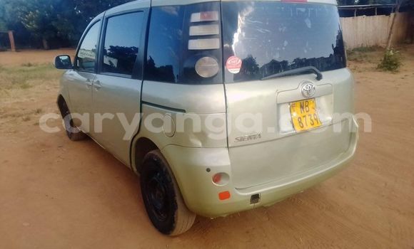 Buy Used Toyota Sienta Green Car in Lilongwe in Malawi Buy Used Toyota Sienta Green Car in Lilongwe in Malawi