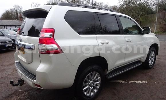 Nunua Ilio tumika Toyota Land Cruiser Prado White Gari ndani ya Lilongwe nchini Malawi Nunua Ilio tumika Toyota Land Cruiser Prado White Gari ndani ya Lilongwe nchini Malawi